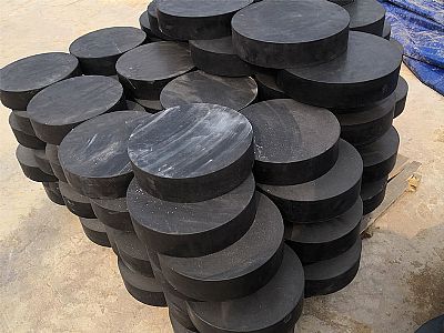 常德板式橡胶支座由若干层橡胶片与薄钢板经加压硫化
